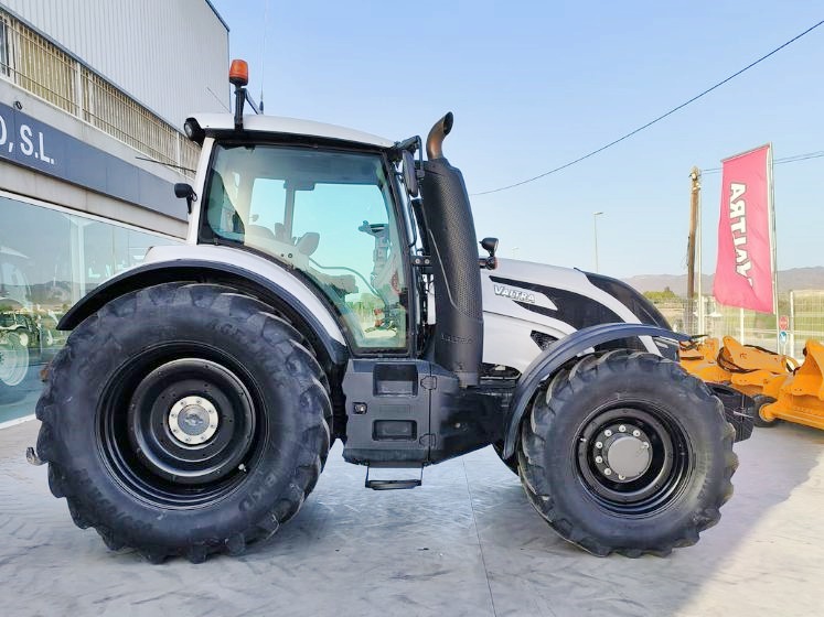 Tractor Valtra T194 Versus de lado