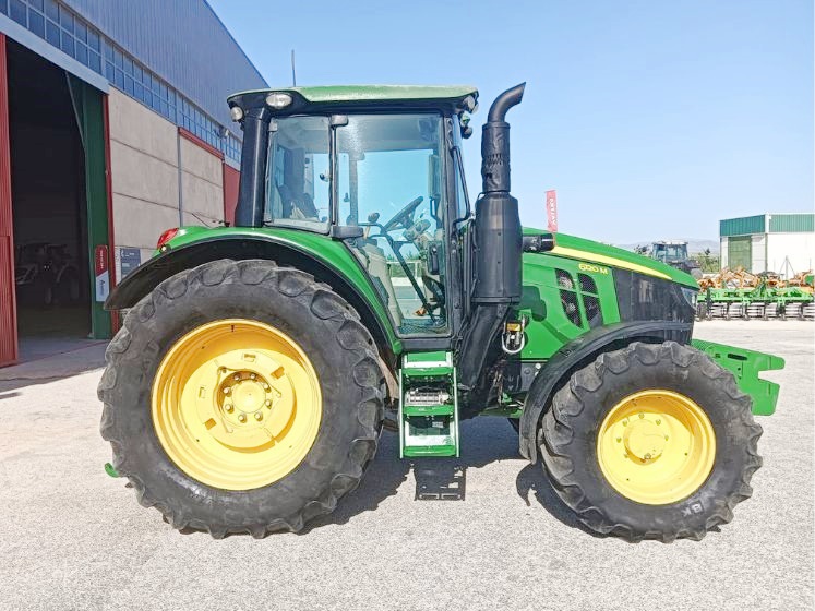 Tractor John Deere 6100M lateral