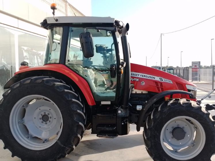 Tractor Massey Ferguson 5710 de lado
