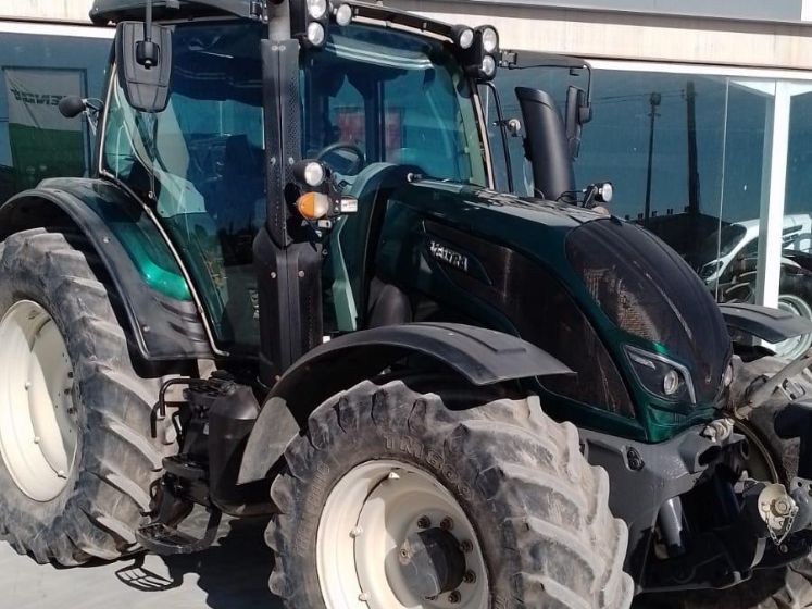 Tractor Valtra N134V lateral